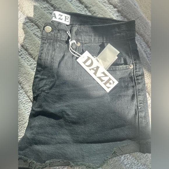 New with tag High rise black jean shorts Size 30 - Picture 4 of 7